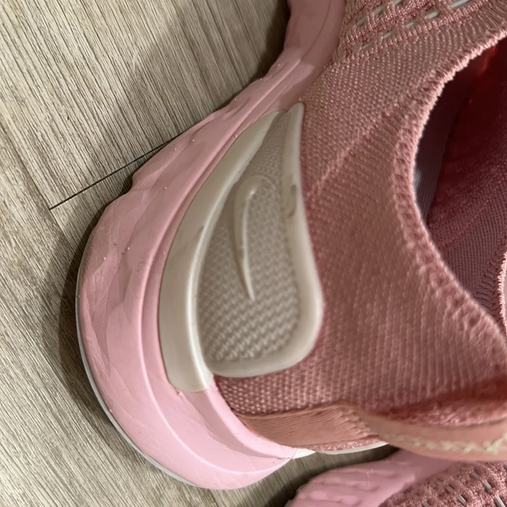 Nike women active sport shoes, size 9, pink color